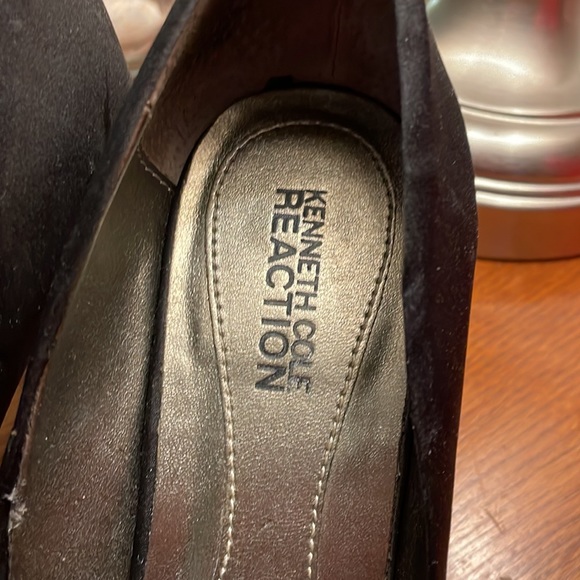 Kenneth Cole Reaction Black Satin Open-Toed Heels with Bow Accent - Picture 7 of 9